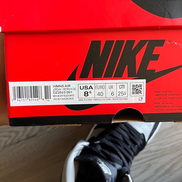 like new Nike Jordan 1 Retro High OG Twist 2.0 Medium Grey (Women's) - Picture 10 of 10